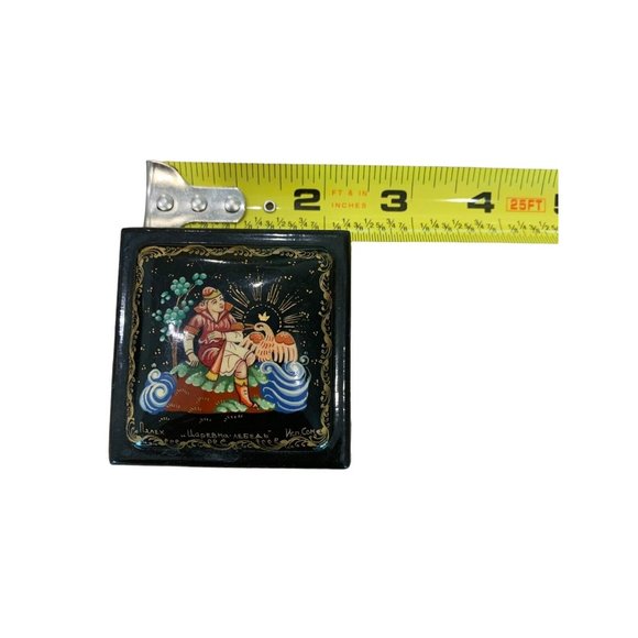 Vintage Signed & Hand Painted Russian Lacquer Trinket Box w/hinged lid / no res. - Picture 2 of 9